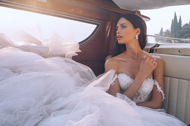 How to Choose a Wedding Dress That Fits Your Body Type and Style